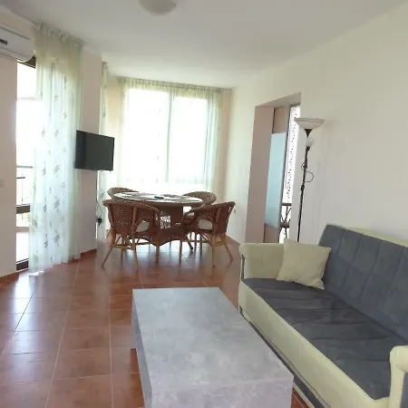 Chateau Del Marina Complex Aparthotel Nesebar