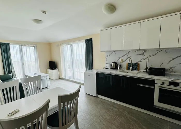 아파트호텔 Chateau Del Marina Complex 네세부르