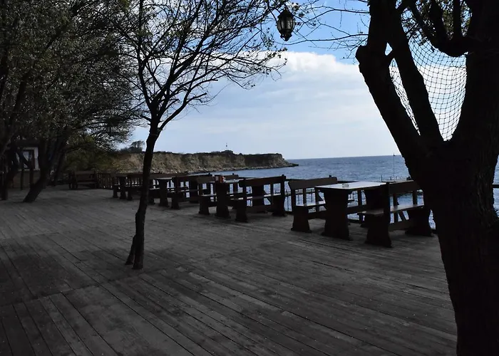 Chateau Del Marina Complex 네세부르