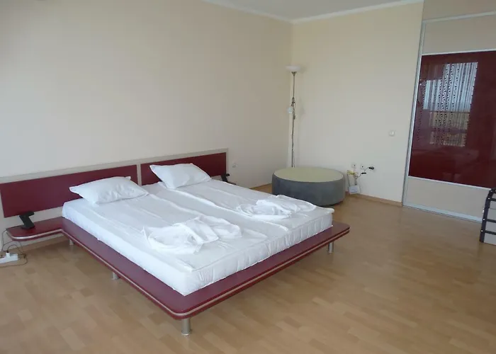 Chateau Del Marina Complex 아파트호텔 네세부르