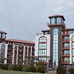 Chateau Del Marina Complex