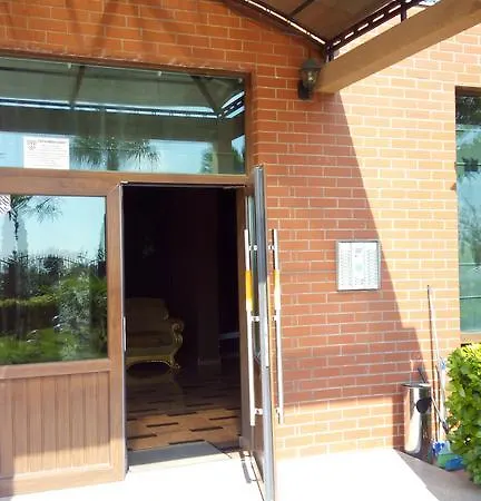 מלון דירות Chateau Del Marina Complex 4*