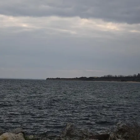 מלון דירות Chateau Del Marina Complex נסבר