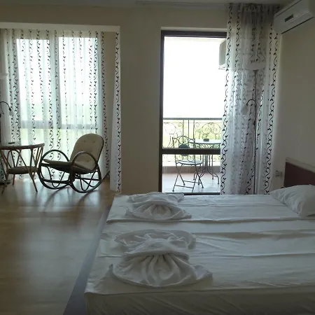 מלון דירות Chateau Del Marina Complex 4*