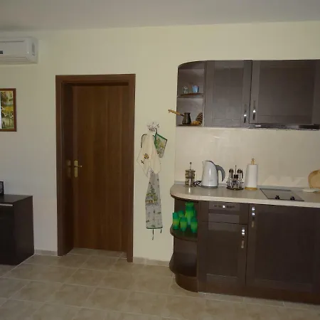 Chateau Del Marina Complex מלון דירות נסבר