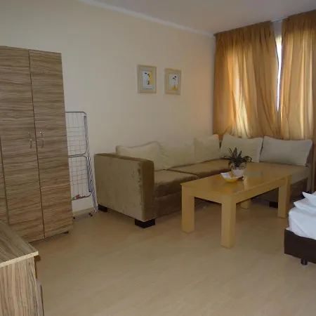 アパートホテル Chateau Del Marina Complex 4*