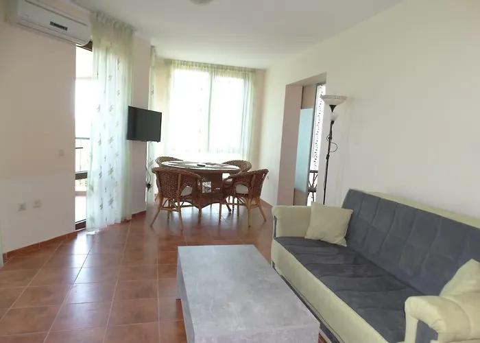 Chateau Del Marina Complex Aparthotel Nesebar